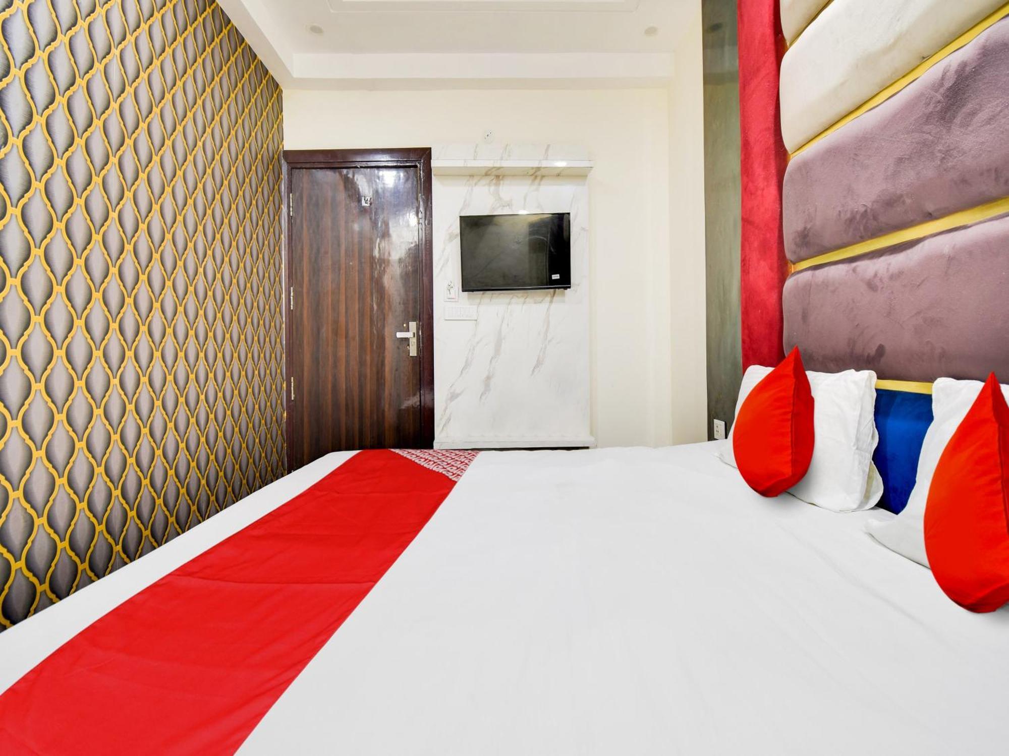 Hotel O Double Rr New Delhi Buitenkant foto